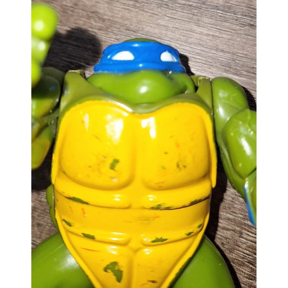 TMNT Leonardo head dropping‎ figure Katana Shield and Accessories Blue Bandana